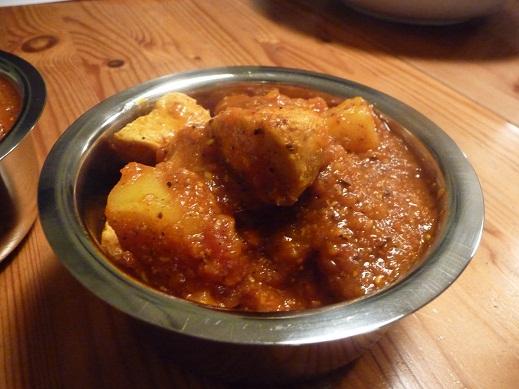Murgh Aloo Vindaloo: Sauer-scharfes Hühnchen mit Kartoffeln ...