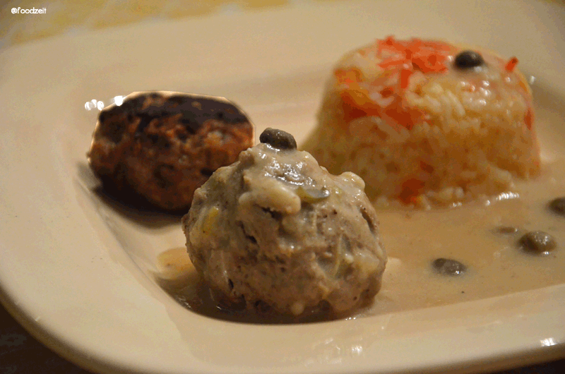 Klopse in sauce with tomato rice