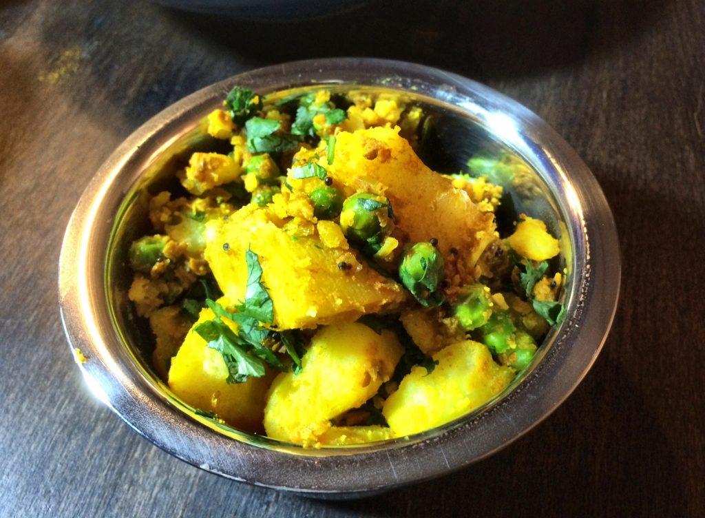 12. Dezember: Aloo Masala - Würzige indische Kartoffeln mit Erbsen ...