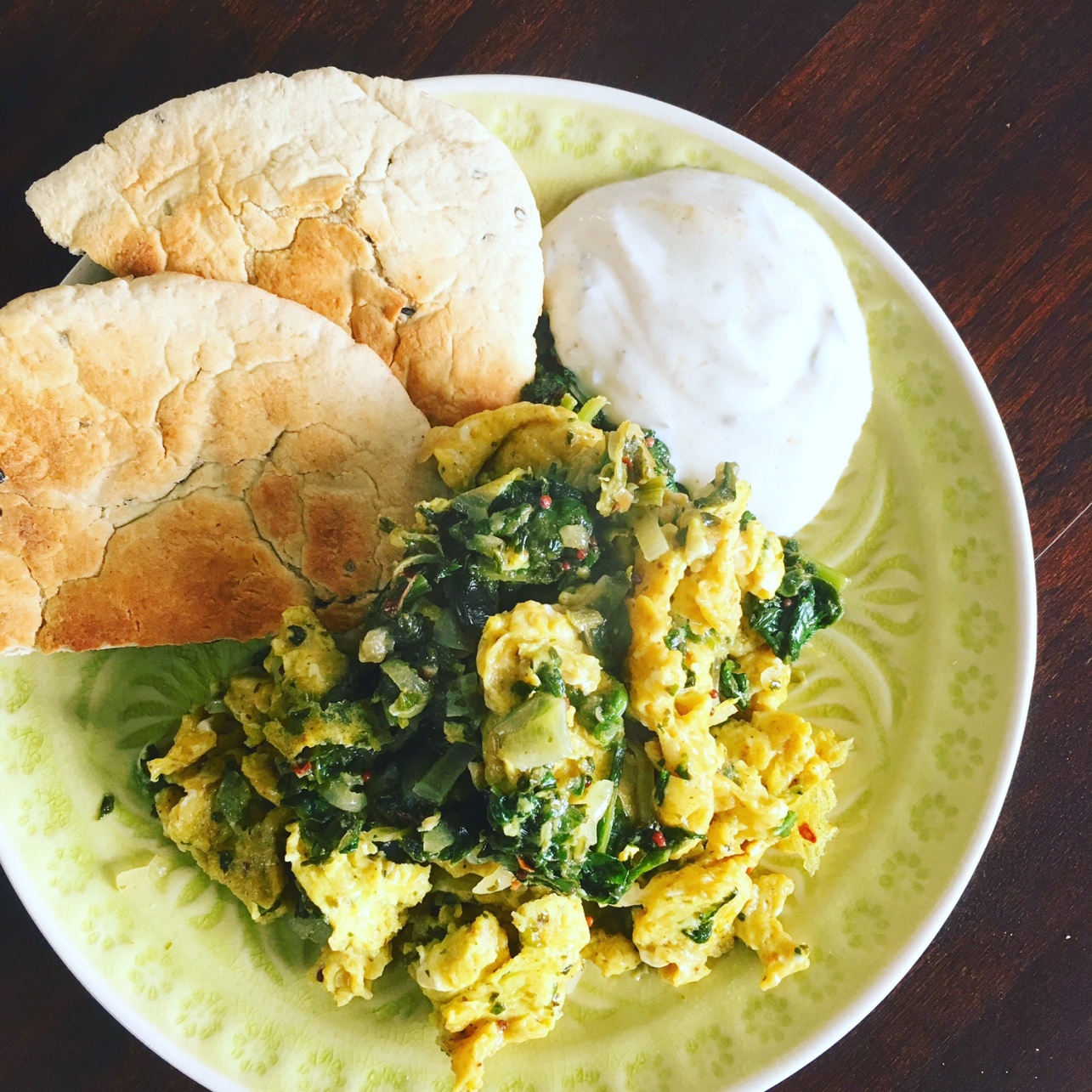 Sunday Morning Breakfast Date: Indisch gewürztes Rührei mit Spinat und ...
