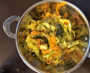 Veganes indisches Curry mit Spitzkohl