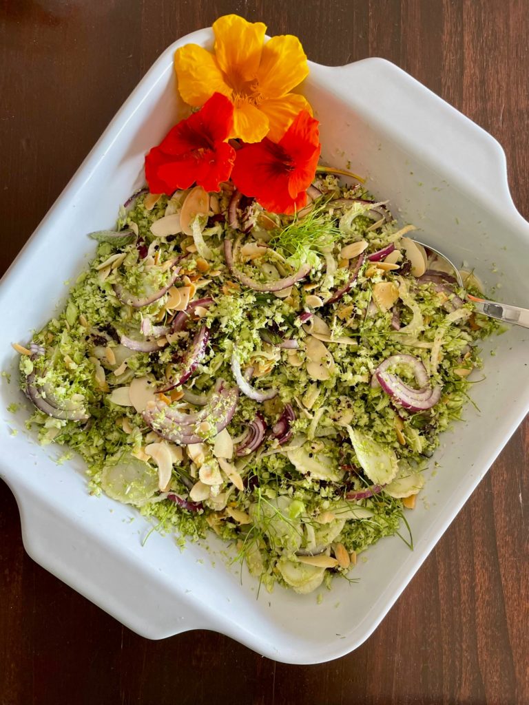 Brokkoli-Salat mit Fenchel.